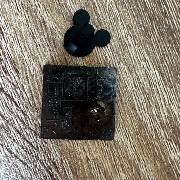 Disney Pin Lucky Rabbit - Picture 6 of 6